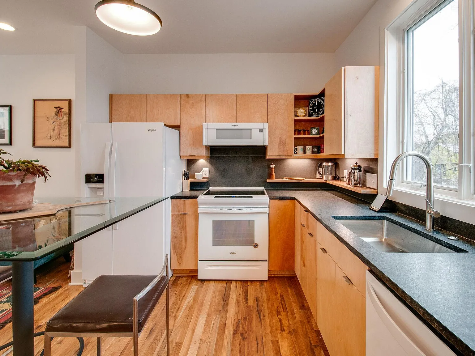 1 bed, 808 sqft, $2,025 — Photo 3
