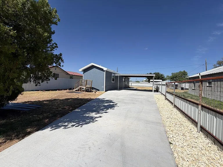 1302 Mobile St — Photo 3