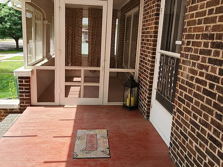 805 W 3rd St — Photo 4