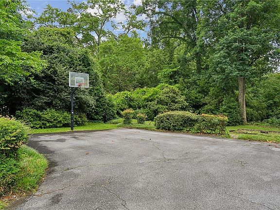 4th image of 3648 Kingsboro Rd NE