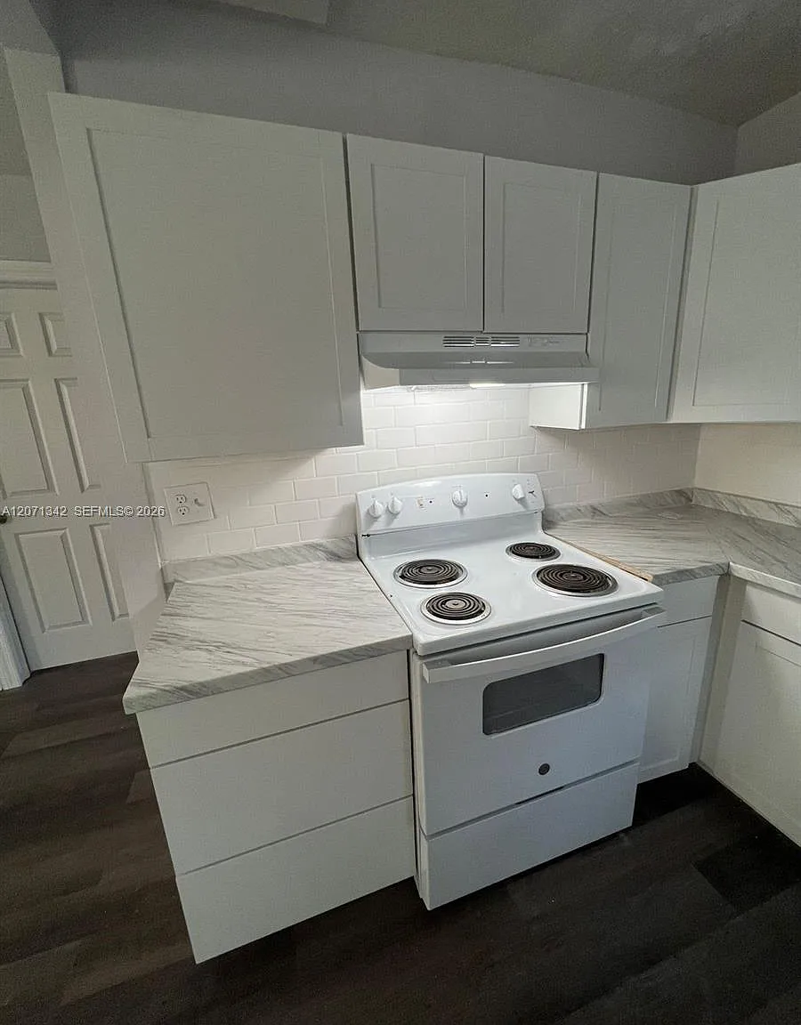 2 bed, 1.0 bath, 873 sqft, $950 — Photo 2