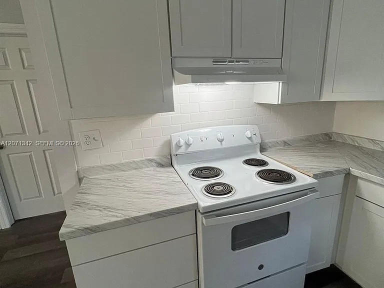 5703 Avenue B — Photo 2