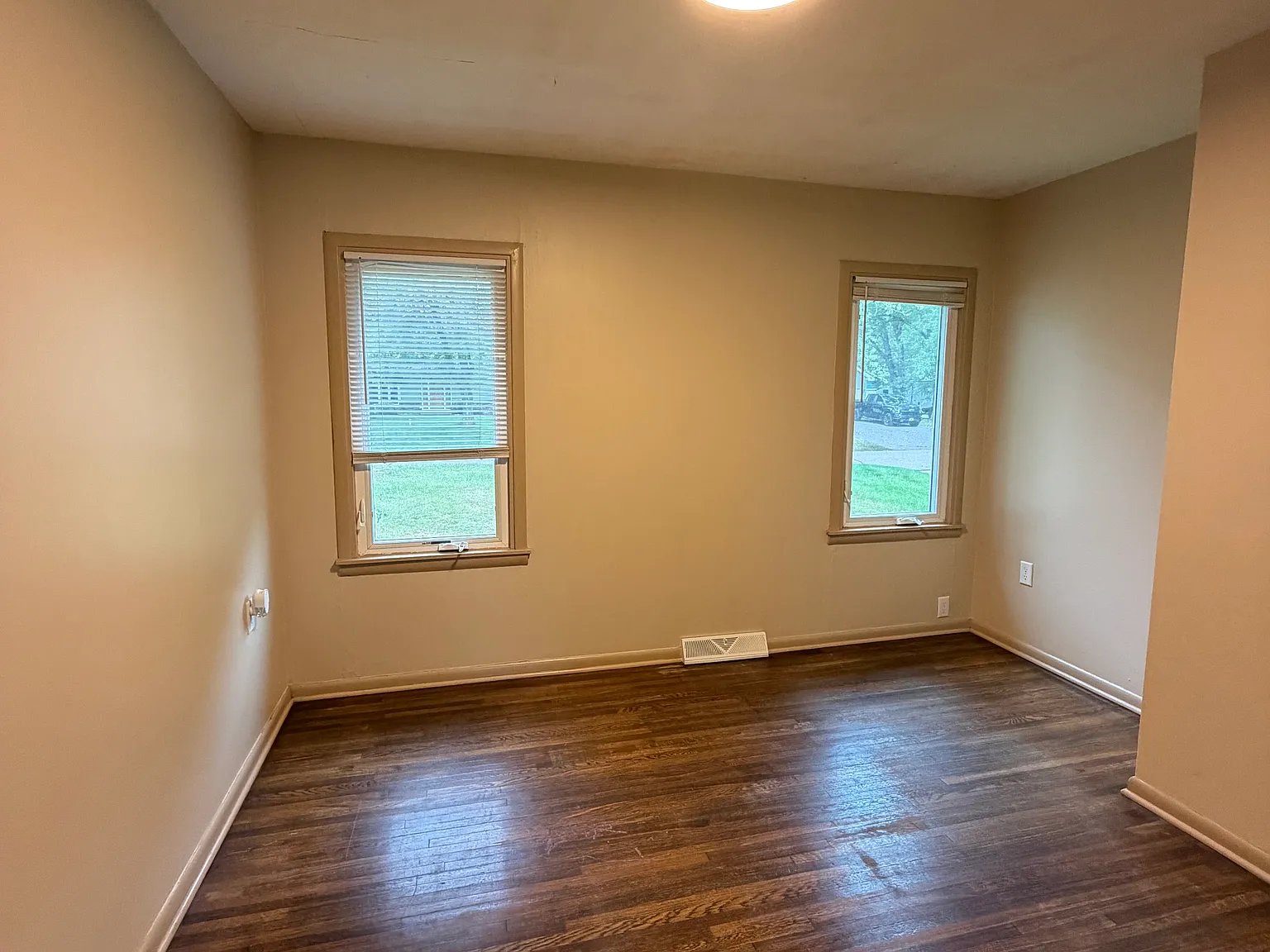 3 bed, 936 sqft, $2,195 — Photo 3