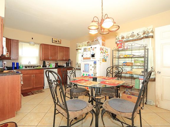 5th image of 9800 Harold Dr