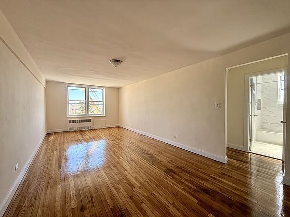 4th image of 9205 Ridge Blvd APT 6B