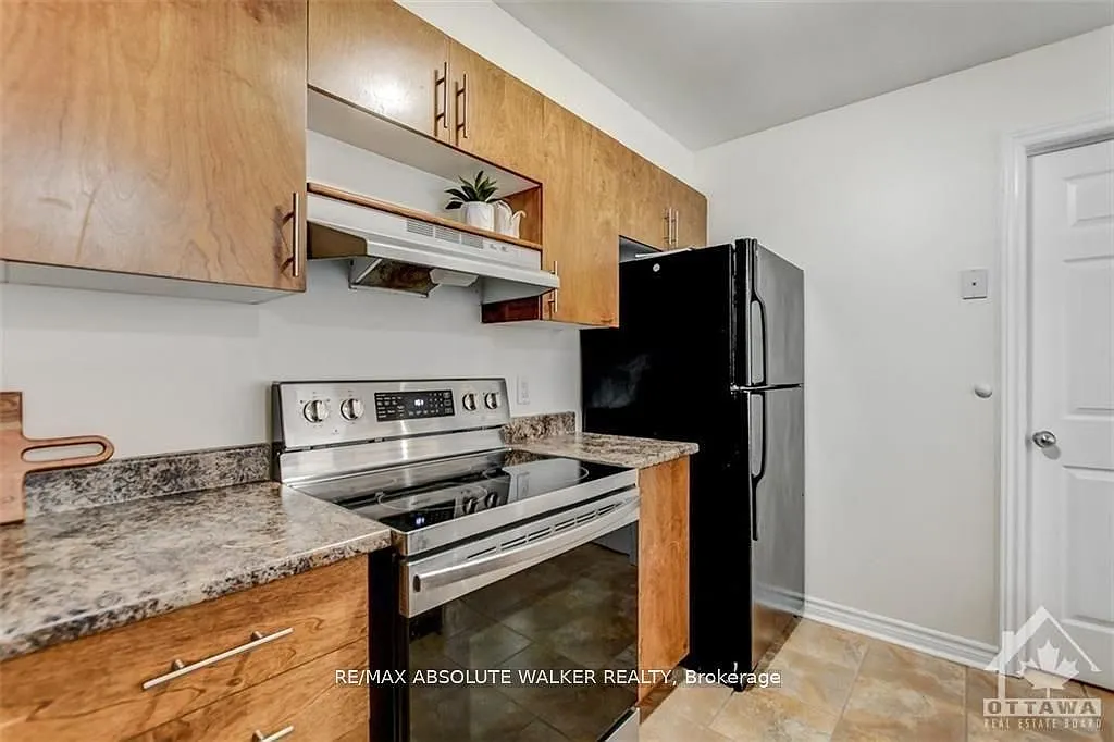 3 bed, $2,200 — Photo 3