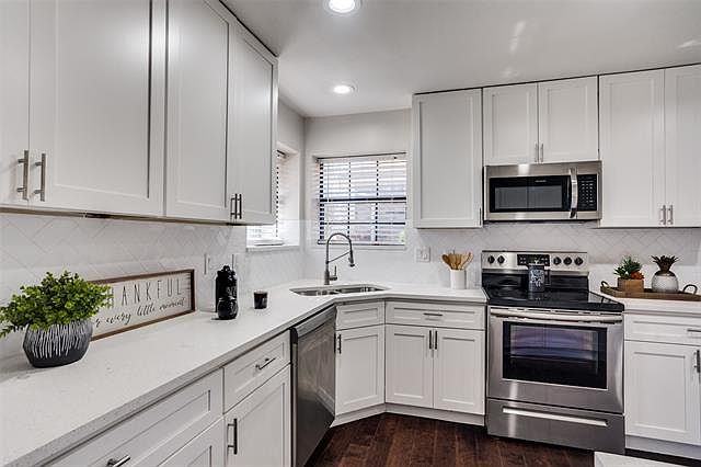 1st image of 2609 La Vida Pl