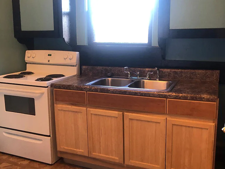 1110 E Oak St — Photo 2