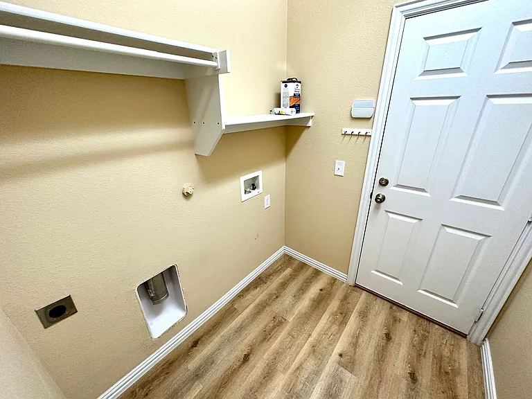 221 Creekwood Dr — Photo 10