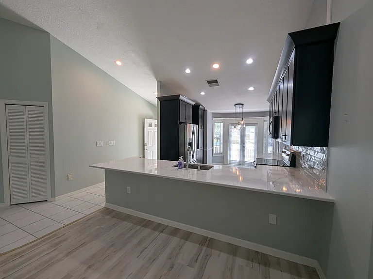 1570 N Foxboro Loop — Photo 2