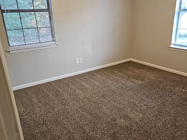499 E University Dr — Photo 18