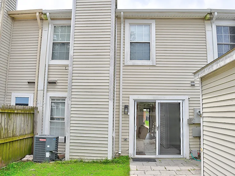 770 Spence Cir — Photo 32