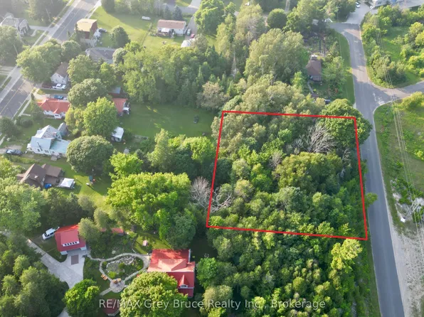 32 Helen St, Northern Bruce Peninsula, ON N0H 1W0