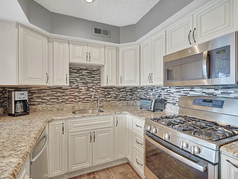 42 Hamilton Ave #B11 — Photo 16
