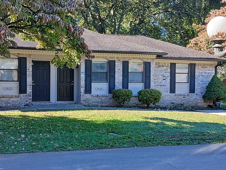 4407 Pryor Rd NE — Photo 1
