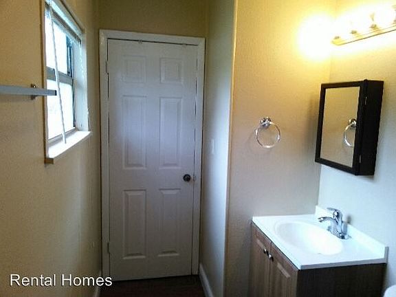 4th image of 210 Colony Dr