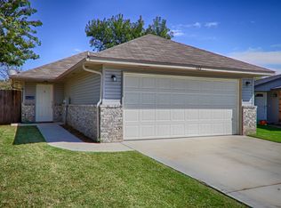 1123 SW 20th St, Moore, OK 73170