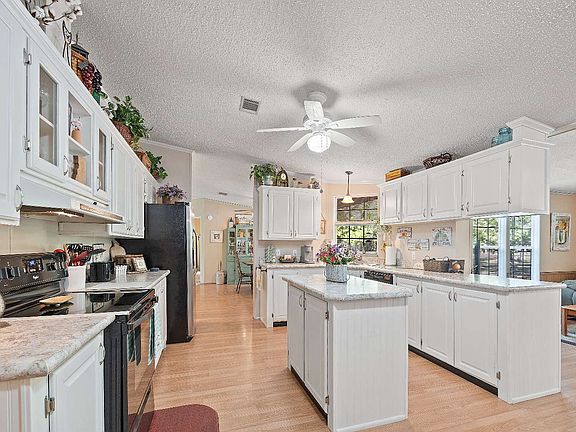 4th image of 159 SW 70th Ave