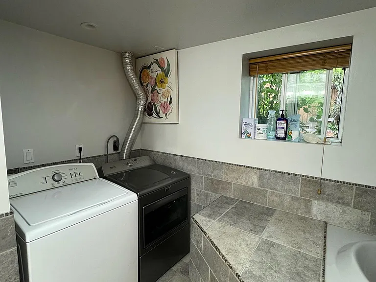634 NE 28th Ave — Photo 29