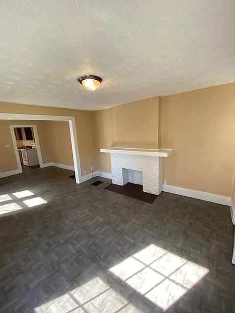 216-218 West Parkwood Drive - 216 — Photo 2