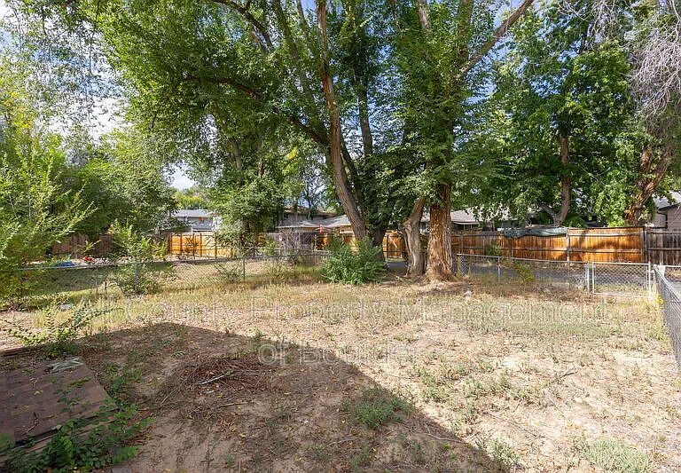 214 E Saint Clair Ave — Photo 12