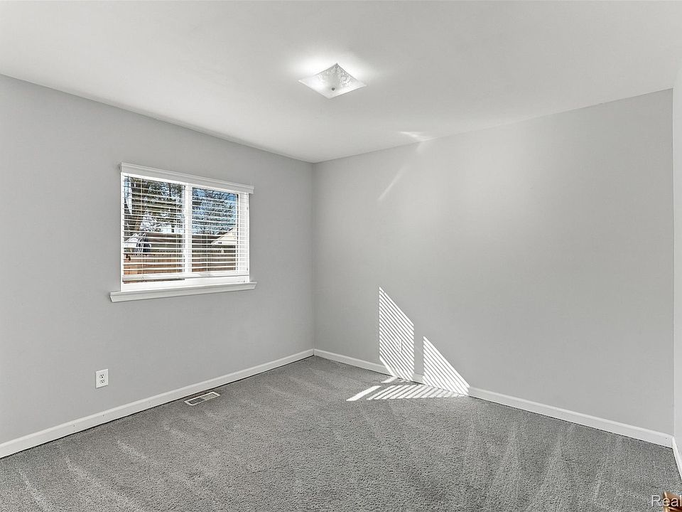 28793 Groveland St, photo 13