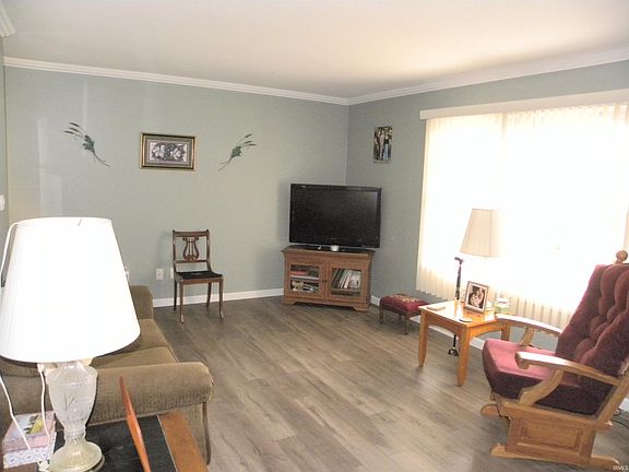 5th image of 680 E North St