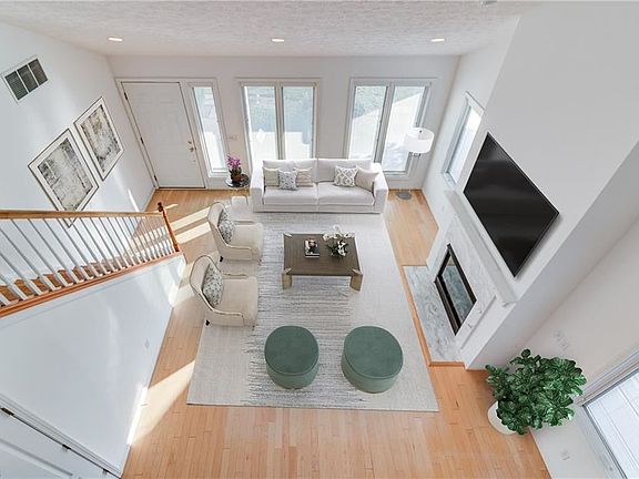 5th image of 383 Clearbrook Dr