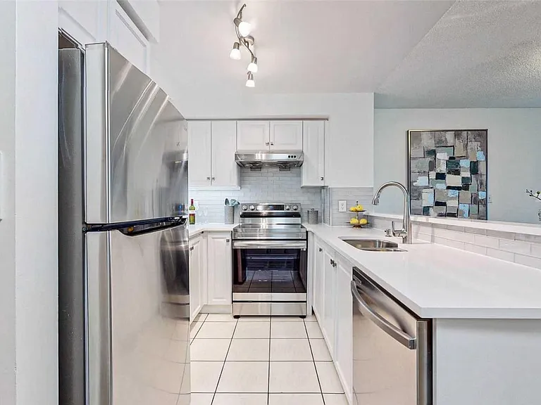 7 Lorraine Dr #502 — Photo 26