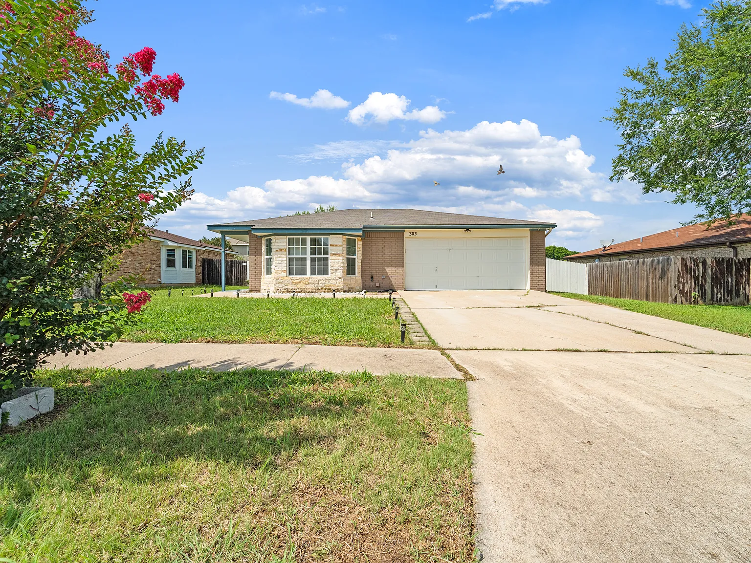 303 Carly Dr — Photo 1