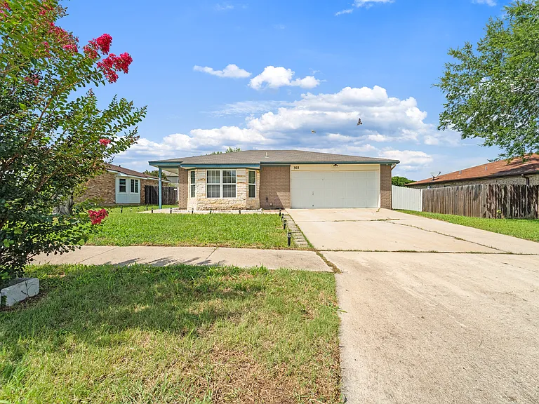 303 Carly Dr — Photo 1