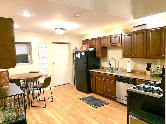3rd image of 1137 W 41st St Unit 1W