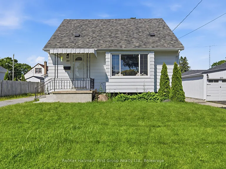 573 Sinclair St — Photo 2