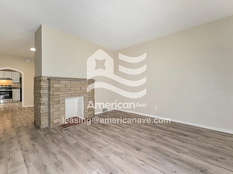 1620737_002_living_room_2.jpg