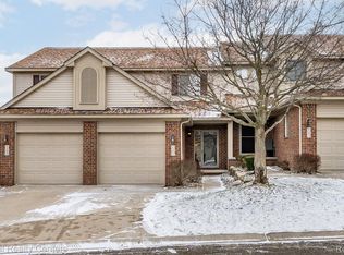 1291 Azalea Ln, Waterford, MI 48327