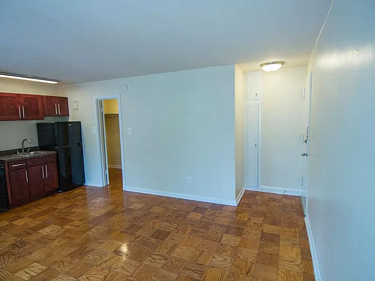 Dore Apartments — Photo 24