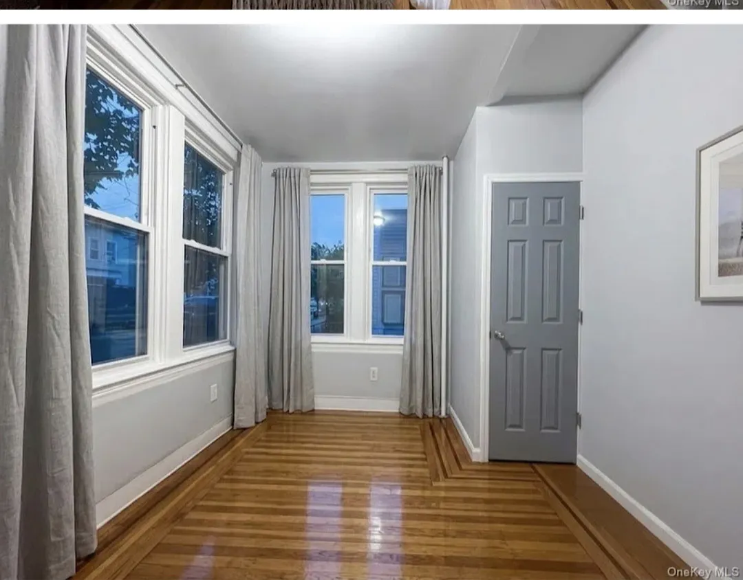 4 bed, 1200 sqft, $4,077 — Photo 2