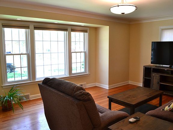 3rd image of 10007 S Saint Louis Ave