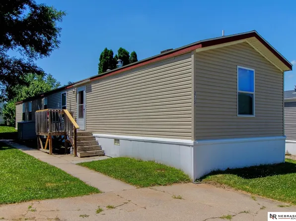 3715 NW Fairwood Ct, Lincoln, NE 68521