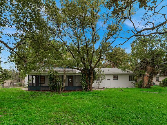 3rd image of 1004 Carlson Dr