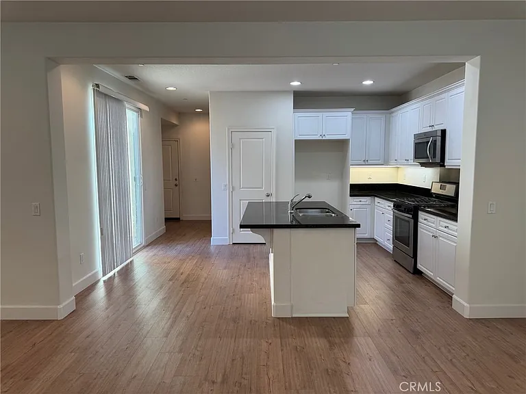 759 E Sierra Madre Ave — Photo 5