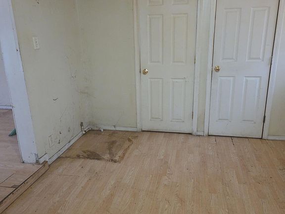 4th image of 161 Mettler St