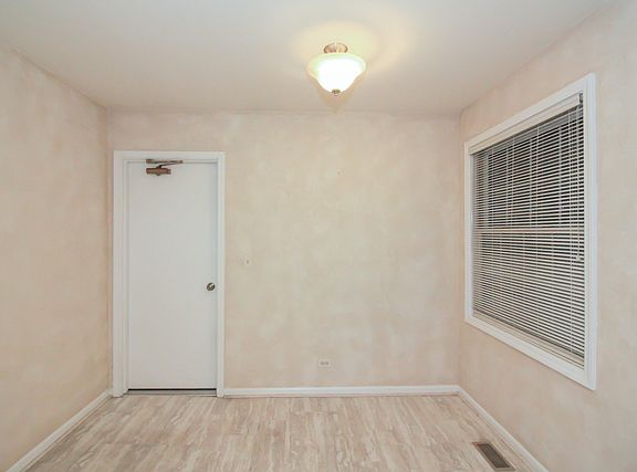 3rd image of 3153 Daniels Ct