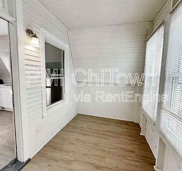 5202 W Ainslie St — Photo 2