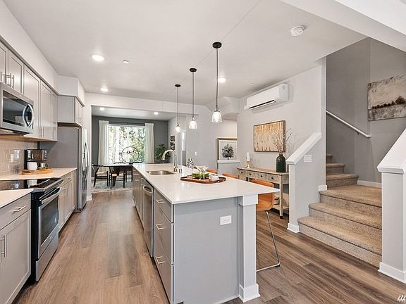 5th image of 2016 101st Ave SE #6