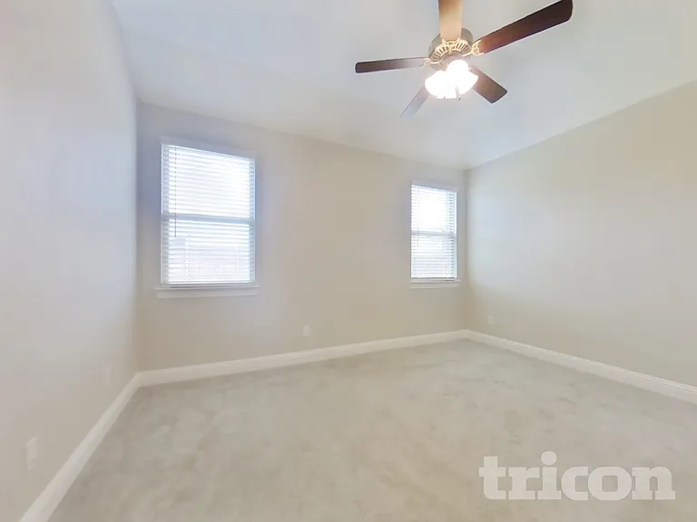 11201 Klondike Ln — Photo 5