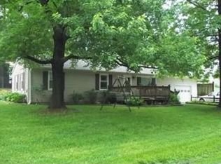 606 N Locust St, Carrollton, MO 64633