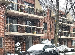 7111 Sutton Pl, Flushing, NY 11365