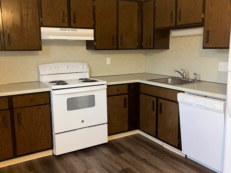 Governor Weare Apartments — Photo 12