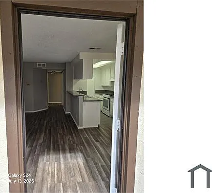 15916 Vanowen St #110 — Photo 12